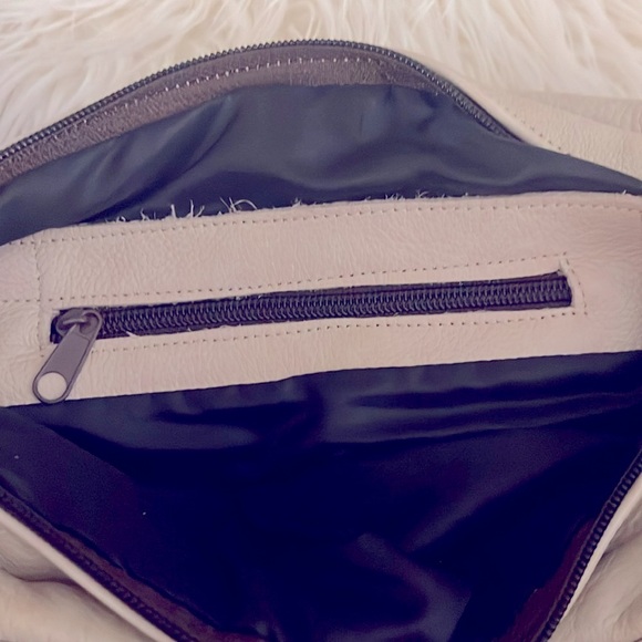 Cream Vintage Leather Hobo Bag. Medium Size Rare Vintage - Picture 5 of 9